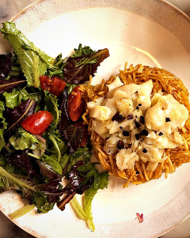 Bacalhau à Brás com salada